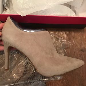 Vince Camuto Metseya - Split-Vamp Bootie